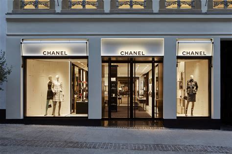 visit chanel paris|Chanel store locations in Paris.